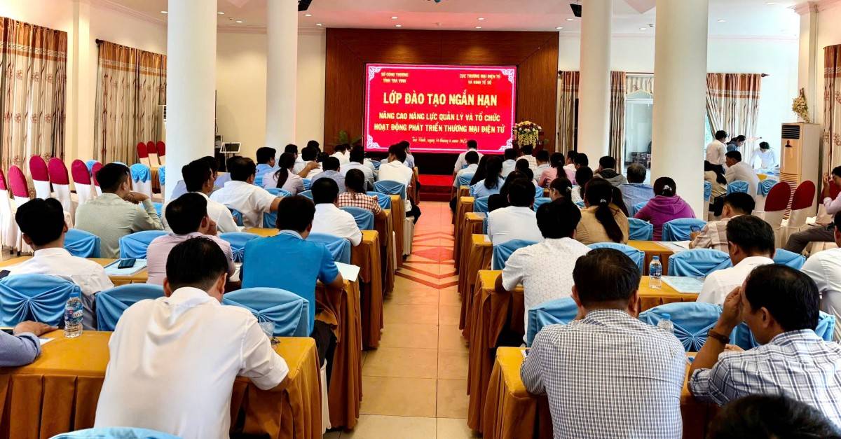 chương trình đào tạo ngắn hạn “Nâng cao năng lực quản lý và tổ chức hoạt động phát triển thương mại điện tử” 