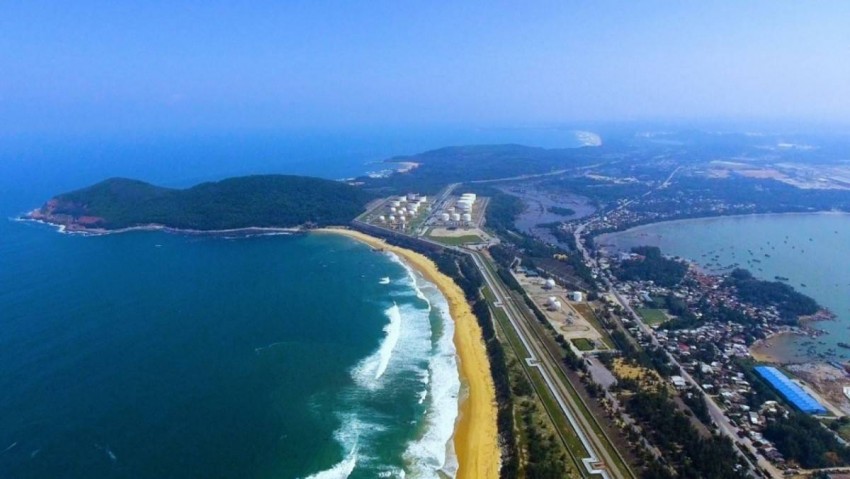 Tỉnh Quảng Ngãi mong muốn xây dựng và phát triển đô thị dịch vụ Dung Quất trở thành một trong những trung tâm kinh tế, thương mại, dịch vụ tài chính của Khu kinh tế Dung Quất.