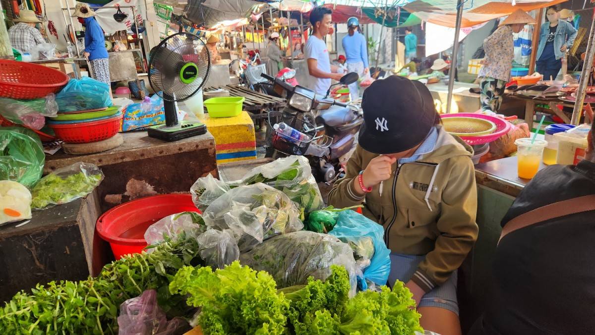 chợ truyền thống, minh bạch hàng hóa, tiểu thương, hàng hóa không rõ nguồn gốc, thanh lọc 2