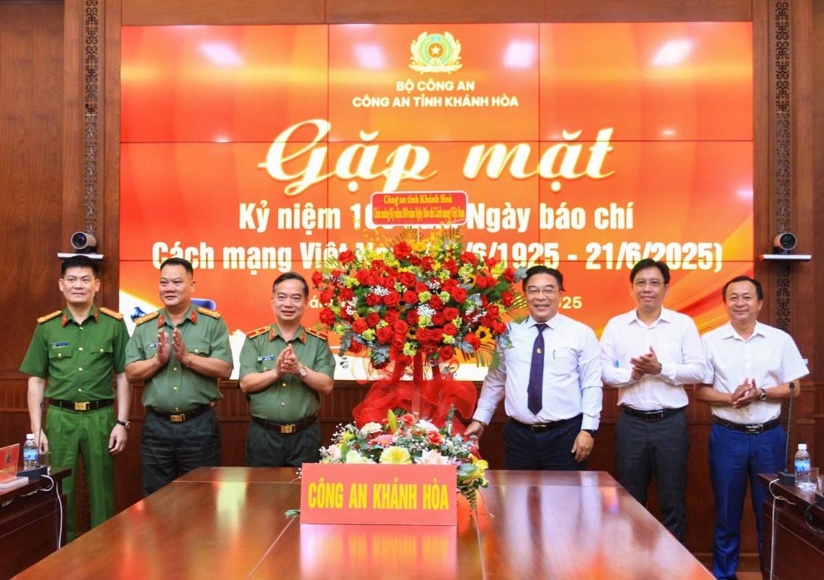 Công an Khánh Hòa gặp mặt chúc mừng nhân kỷ niệm 100 năm Ngày Báo chí cách mạng Việt Nam