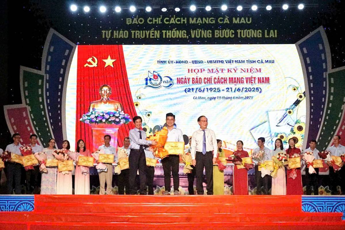 vinh danh 100 cá nhân tiêu biểu – là các nhà báo tích cực trong và ngoài tỉnh.