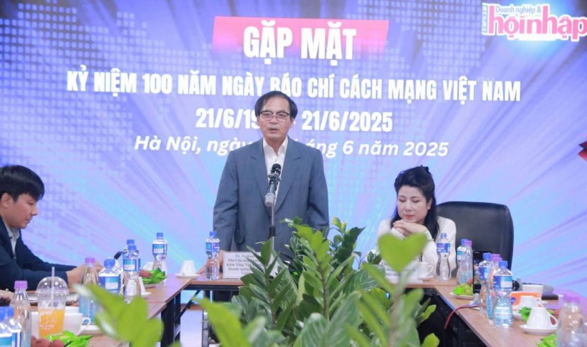 Lãnh đạo VINASME chúc mừng Tạp chí Doanh nghiệp và Hội nhập nhân kỷ niệm 100 năm Ngày Báo chí Cách mạng Việt Nam