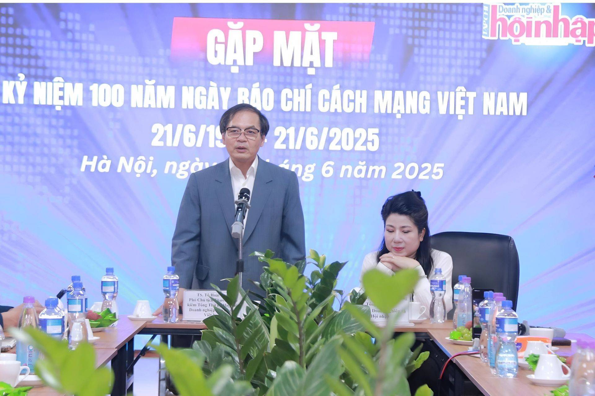Lãnh đạo VINASME chúc mừng Tạp chí Doanh nghiệp và Hội nhập nhân kỷ niệm 100 năm Ngày Báo chí Cách mạng Việt Nam