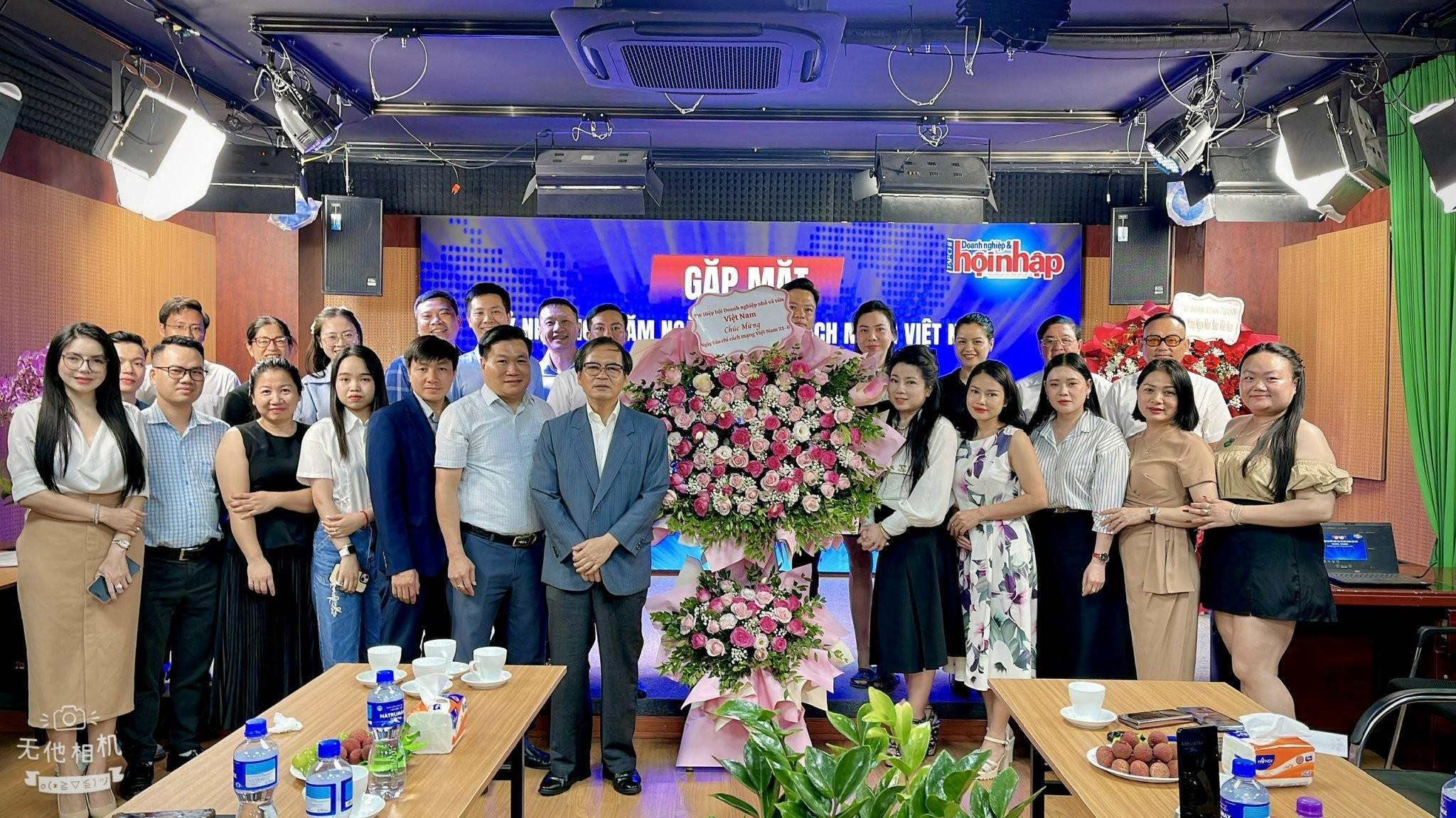 Lãnh đạo VINASME chúc mừng Tạp chí Doanh nghiệp và Hội nhập nhân kỷ niệm 100 năm Ngày Báo chí Cách mạng Việt Nam