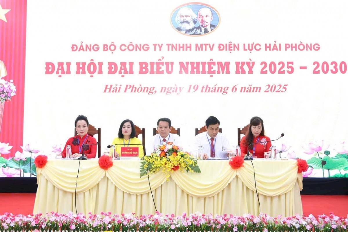 Đoàn Chủ tịch điều hành đại hội