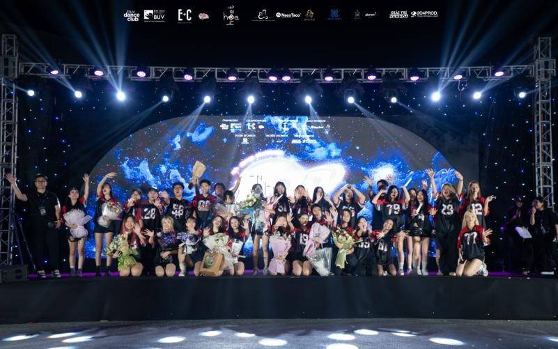 Bùng nổ “điệu nhảy đa vũ trụ” của sinh viên Trường Đại học Anh Quốc Việt Nam tại The Universe Showcase