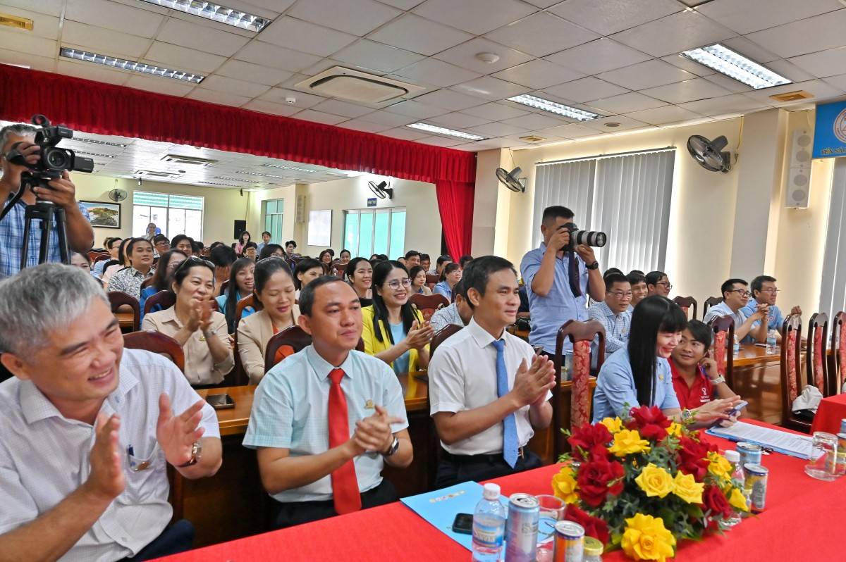 Công Ty Yến Sào Khánh Hòa trao giải Ba cho khách hàng trúng xe máy SH MODE tại Nha Trang