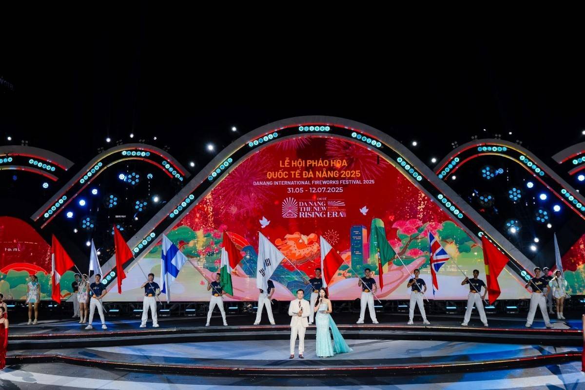 Sông Hàn bừng sáng trong buổi tổng duyệt DIFF 2025 đêm 4