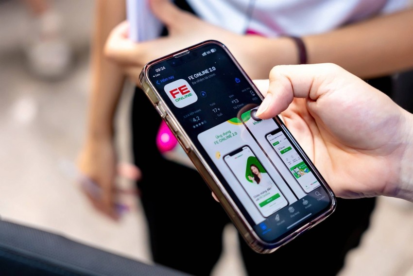 FE CREDIT mang ứng dụng tài chính đa nhiệm đến Ngày không tiền mặt 2025