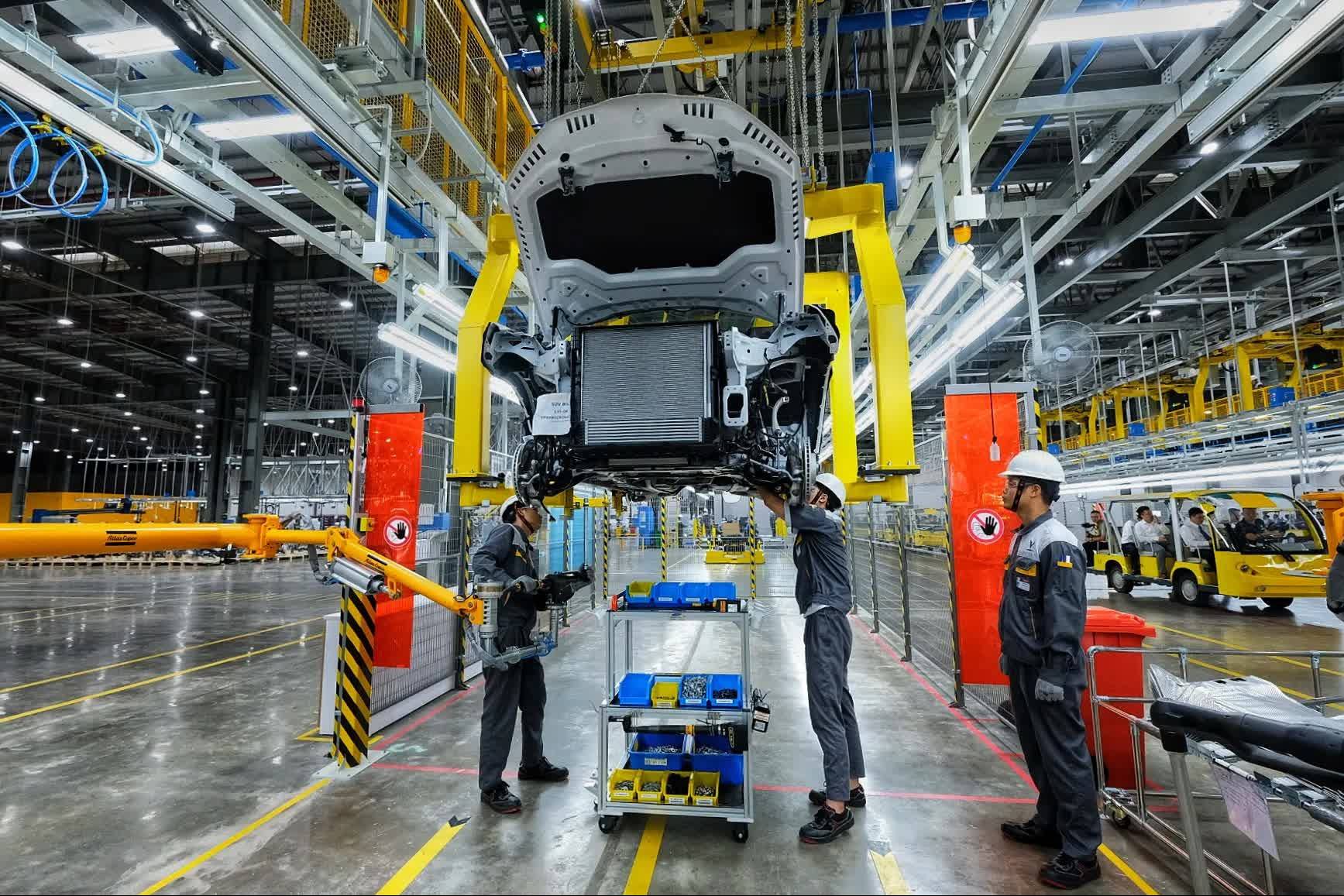 GDP 6 tháng đầu năm: Việt Nam giữ vị thế tăng trưởng hàng đầu khu vực và thế giới
