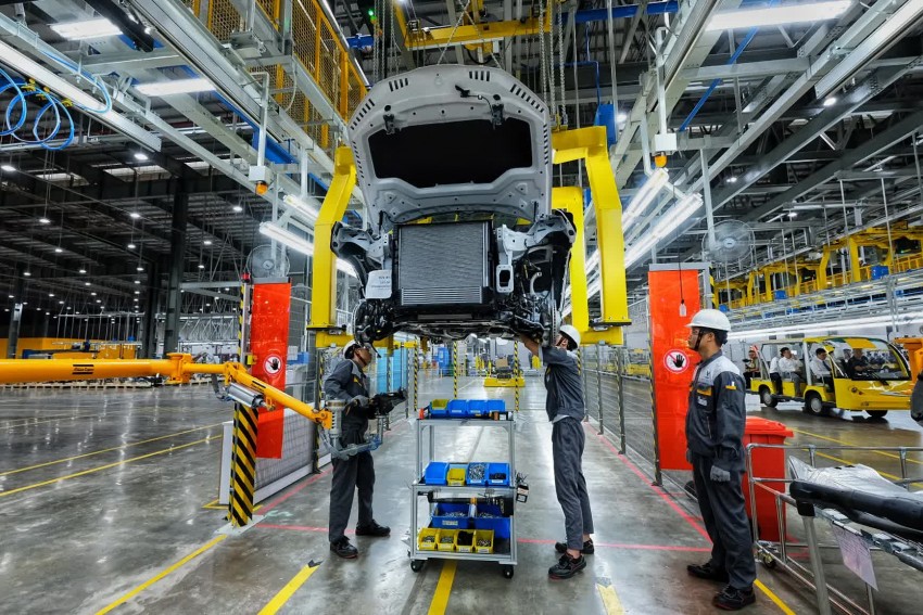 GDP 6 tháng đầu năm: Việt Nam giữ vị thế tăng trưởng hàng đầu khu vực và thế giới