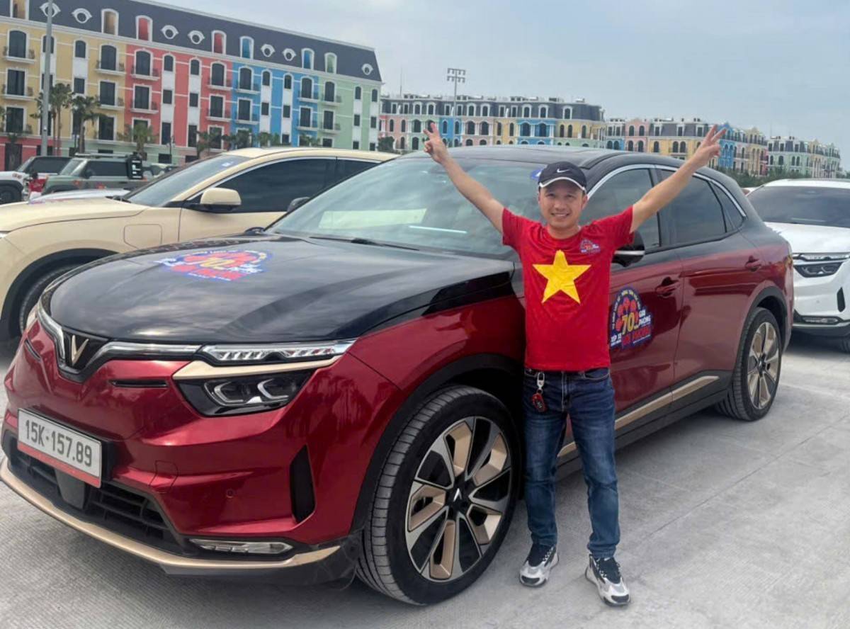 5 tháng đi VinFast VF 8 được 12.000 km, chủ xe chia sẻ: “Rất nhiều điểm ngang xe Đức tầm giá 4-6 tỷ đồng, có trang bị là của hiếm”