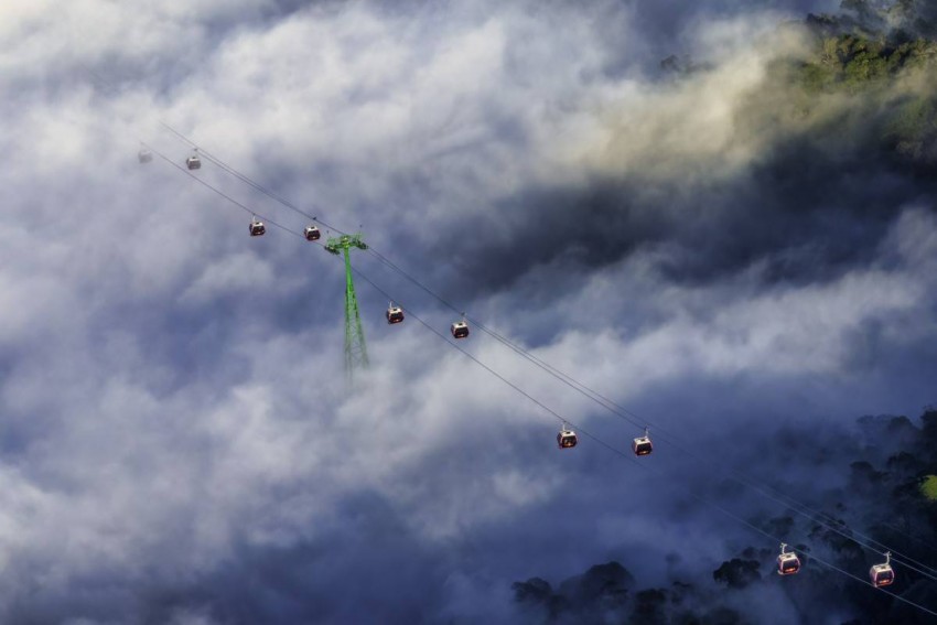 Trải nghiệm cáp treo Bà Nà và ngắm biển mây gây ấn tượng mạnh với các khách quốc tế