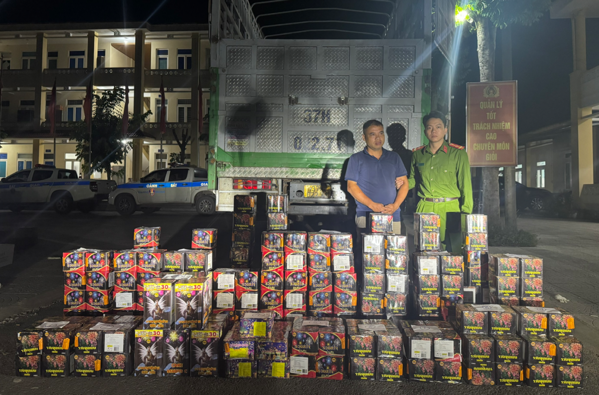 Quảng Trị: Phát hiện và bắt giữ vụ vận chuyển 239 hộp pháo hoa nổ trái phép