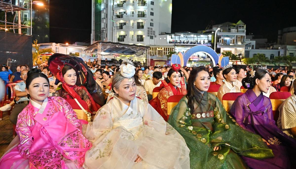 Nha Trang “bùng nổ” mùa hè với Lễ hội Văn Hóa - Du lịch biển thu hút 667.000 du khách