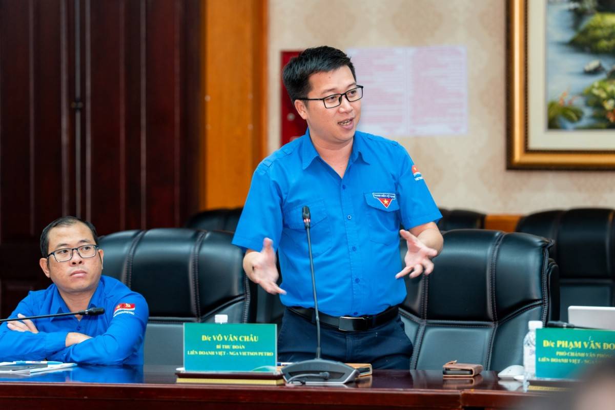 Các đại biểu và đoàn viên thanh niên chia sẻ tại buổi đối thoại