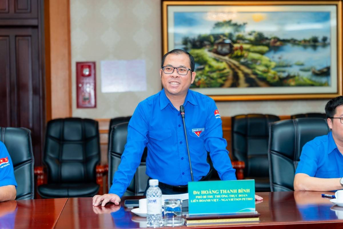 Đồng chí Hoàng Thanh Bình - Phó Bí thư Thường trực Đoàn Vietsovpetro phát biểu khai mạc buổi đối thoại và cảm ơn sự quan tâm của lãnh đạo liên doanh đối với đoàn viên, thanh niên.