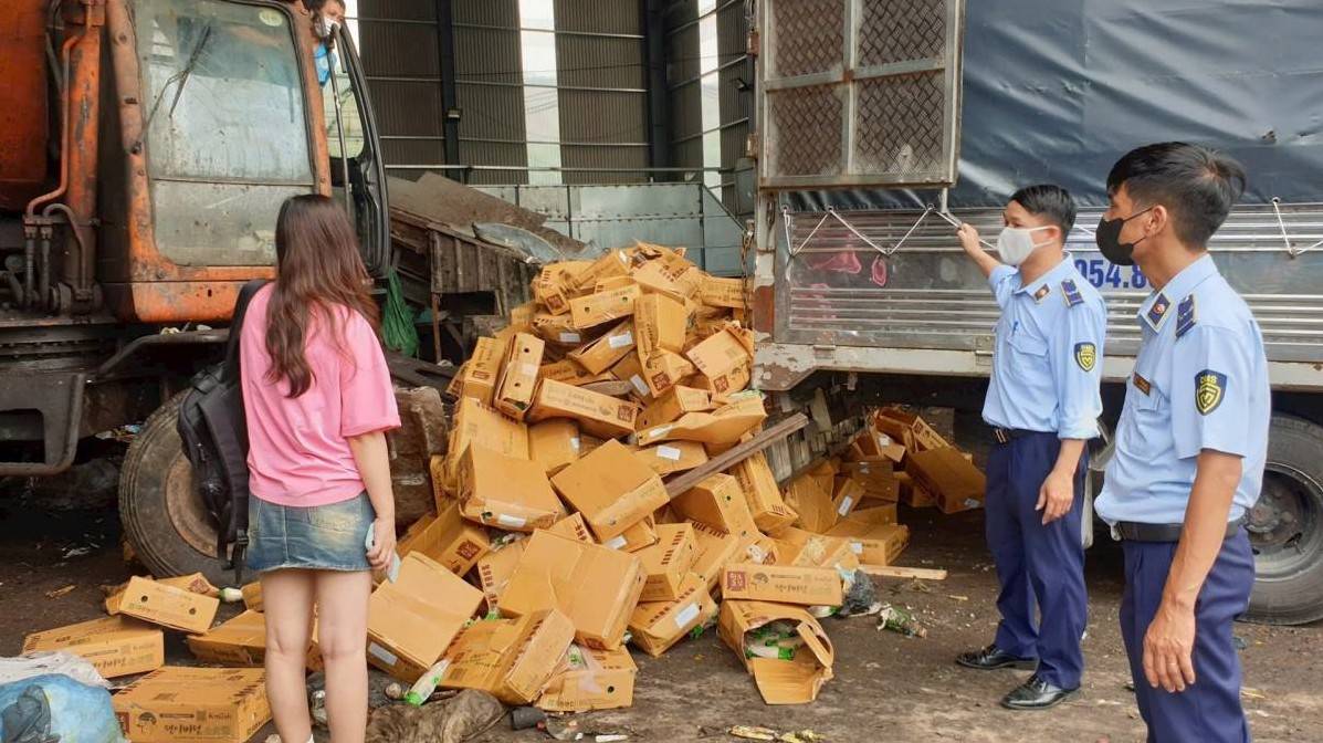 Hà Nội: Hơn 2,5 tấn nấm kim châm hết hạn bị tiêu hủy