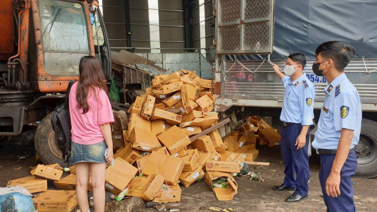 Hà Nội: Hơn 2,5 tấn nấm kim châm hết hạn bị tiêu hủy