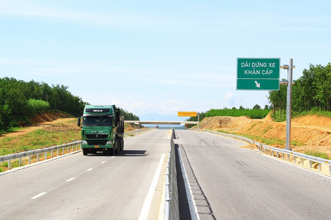 Quảng Trị: Cao tốc Vạn Ninh – Cam Lộ tăng tốc về đích, thông xe kỹ thuật ngày 10/7