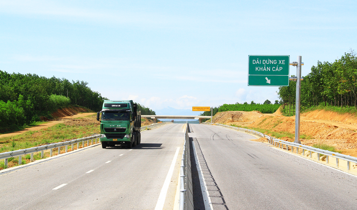 Quảng Trị: Cao tốc Vạn Ninh – Cam Lộ tăng tốc về đích, thông xe kỹ thuật ngày 10/7
