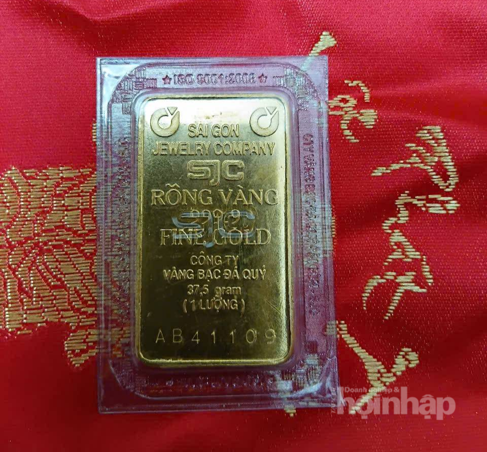 Giá vàng thế giới giảm mạnh: Tác động từ Trung Đông hay giá kim loại màu về đúng giá trị thật?