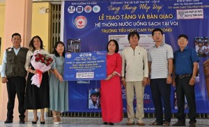 2,5 tỷ đồng từ chương trình caravan Câu lạc bộ Doanh nhân Khánh Hòa - Sài Gòn tặng học sinh, đồng bào khó khăn