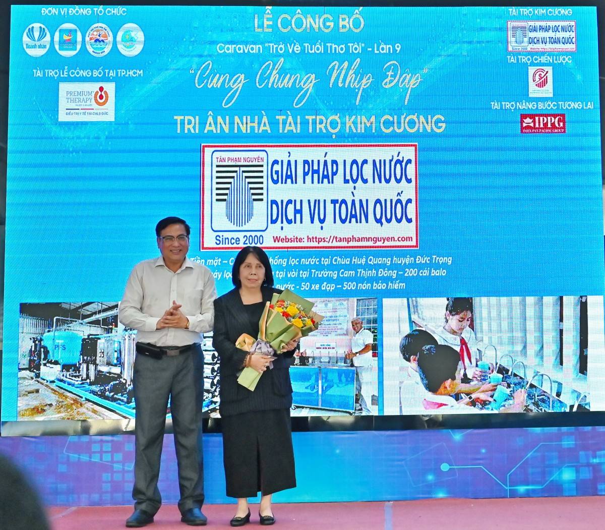 2,5 tỷ đồng từ chương trình caravan Câu lạc bộ Doanh nhân Khánh Hòa - Sài Gòn tặng học sinh, đồng bào khó khăn