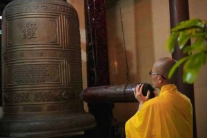 Tiếng chuông Bát Nhã vang khắp Đà Nẵng: Cầu quốc thái dân an trong thời khắc lịch sử