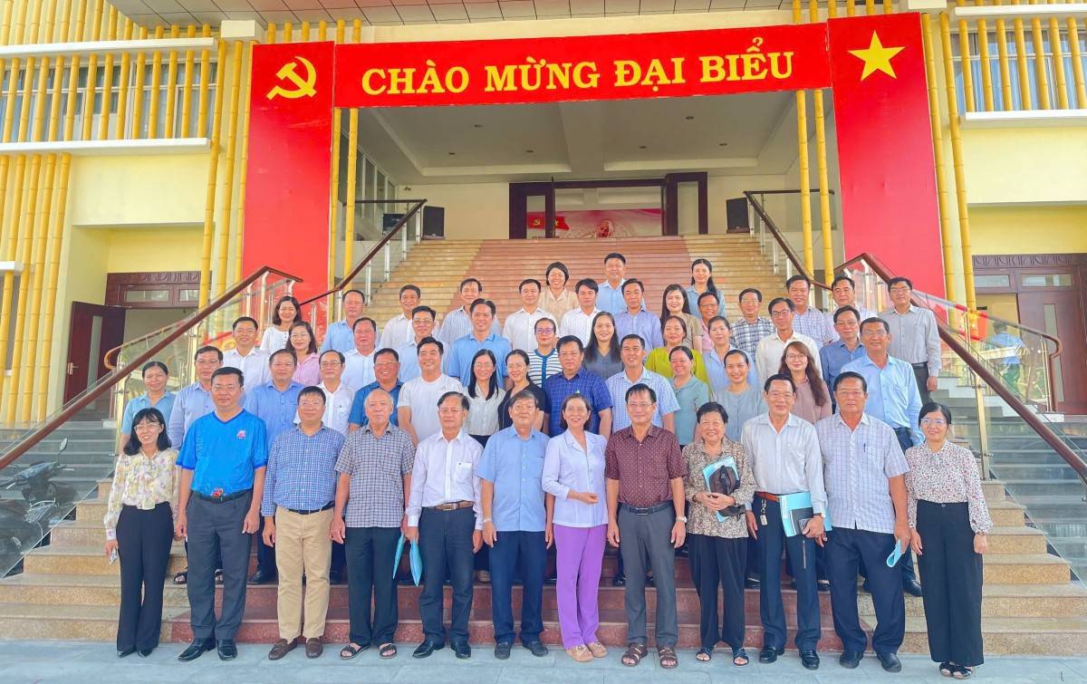 Cán bộ chủ chốt huyện, nguyên lãnh đạo Huyện qua các thời kỳ dự góp ý sắp xếp đơn vị hành chính