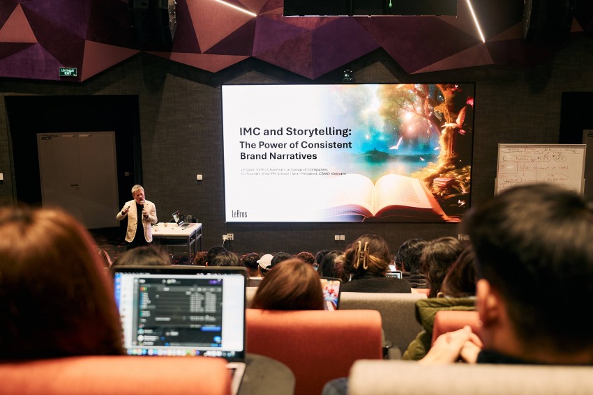 Các workshop cùng chuyên gia truyền thông trong nước được lồng ghép xuyên suốt chương trình