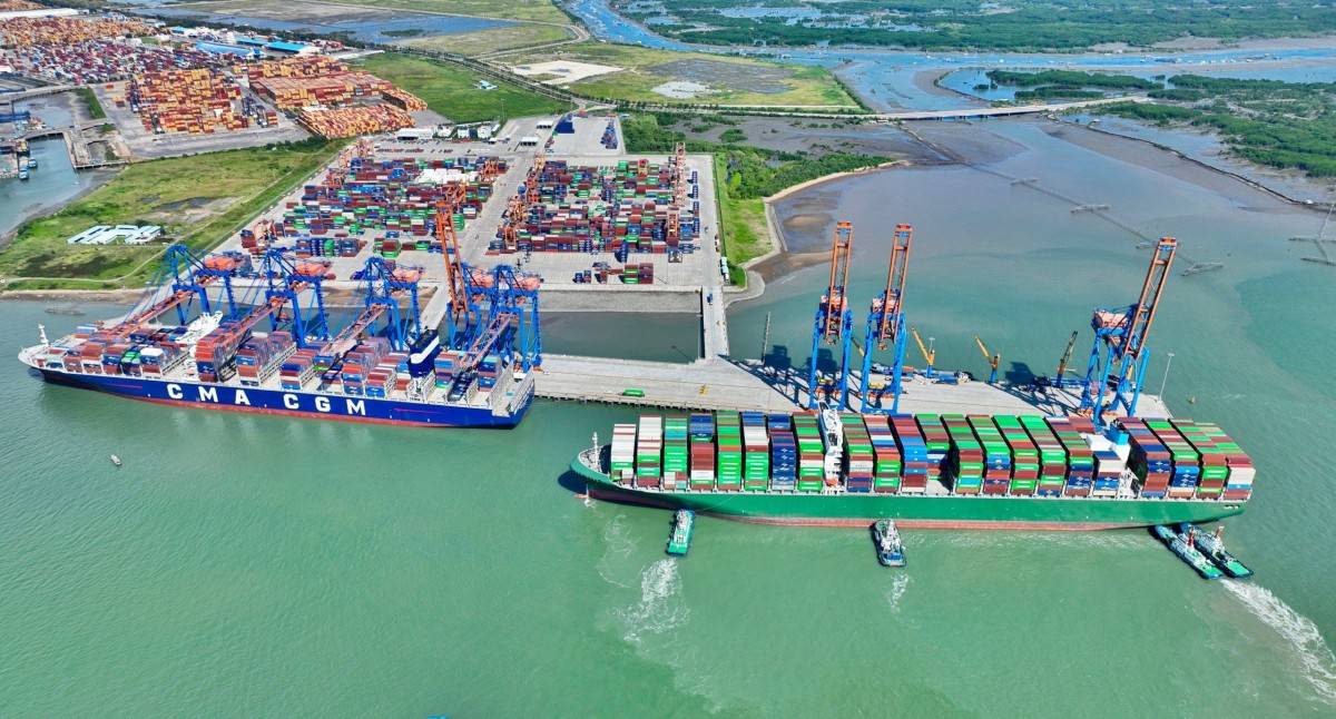 Cảng Gemalink thuộc cụm Cái Mép - Thị Vải tiếp nhận 2 tàu trọng tải lớn cùng lúc.