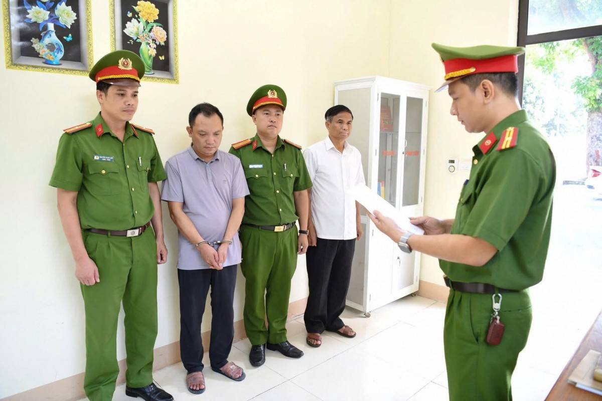 Bắt Giám đốc Công ty Athena Việt Nam sản xuất gần 14.000 mỹ phẩm giả tại Phú Thọ