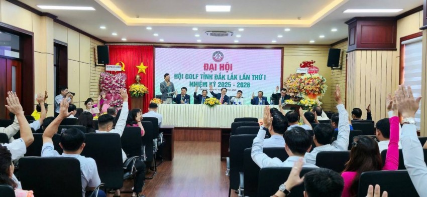 Đại hội biểu quyết nhất trí tán thành và cam kết thực hiện Nghị quyết đã đề ra trong nhiệm kỳ 2025 - 2028