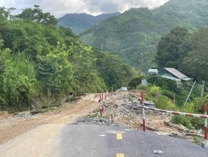 Thanh Hóa: Sụt lún, hư hỏng trên quốc lộ 15 và 15C