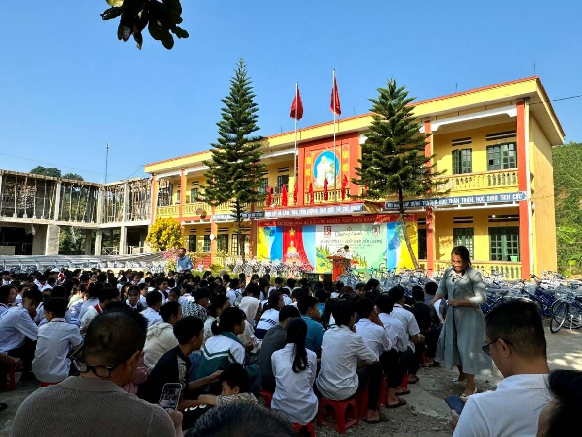 “Tiếp bước đến trường” sẽ trao tặng 200 chiếc xe đạp cho học sinh nghèo hiếu học tại 7 xã thuộc huyện Bát Xát (cũ)