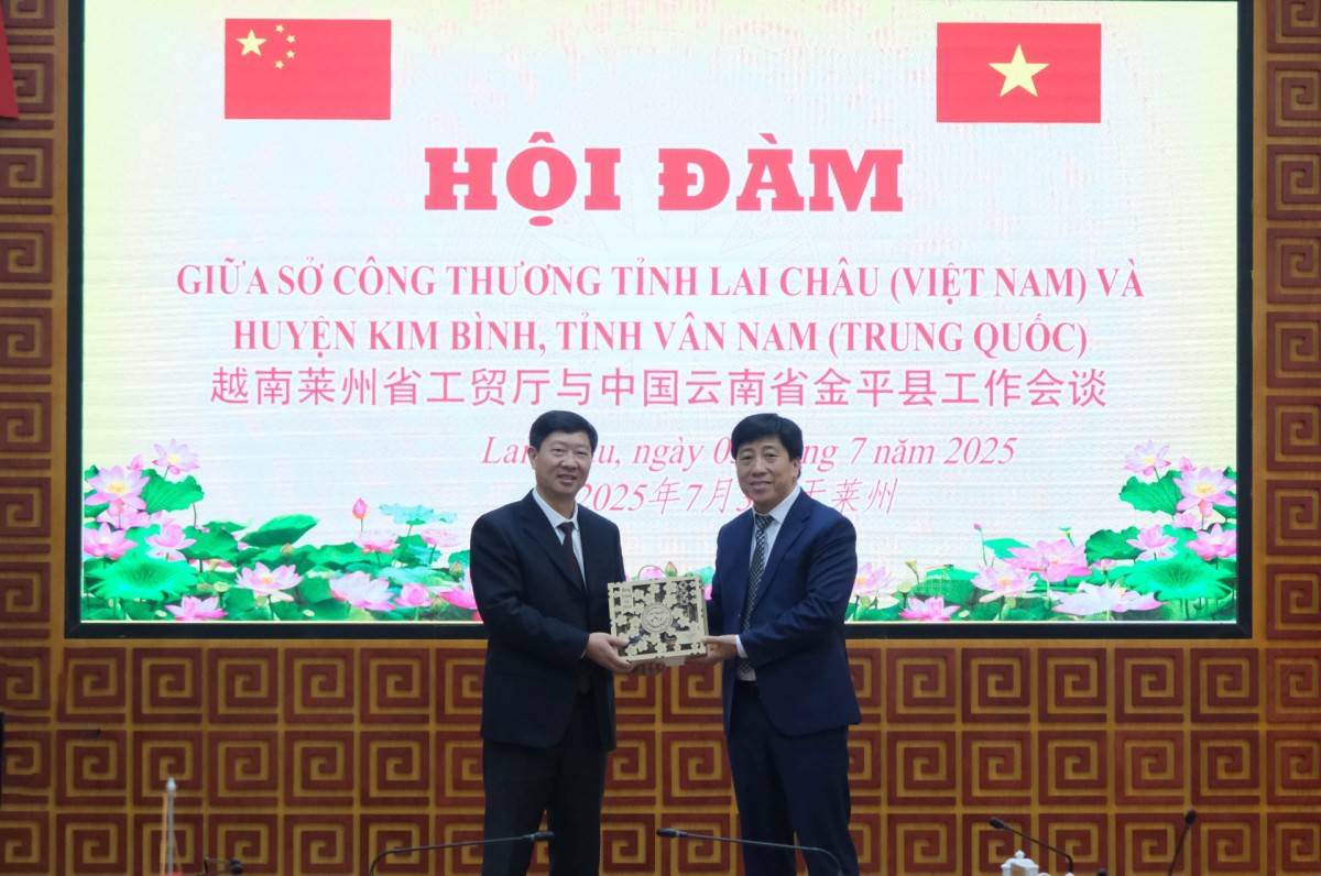 Lai Châu và huyện Kim Bình (Trung Quốc) hội đàm tăng hợp tác kinh tế biên giới Lai Châu và huyện Kim Bình (Trung Quốc) hội đàm tăng hợp tác kinh tế biên giới