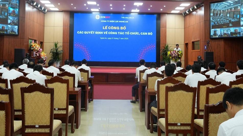 PC Nghệ An tổ chức Lễ công bố các quyết định về công tác tổ chức, cán bộ và thành lập các Đội Quản lý Điện lực khu vực theo mô hình tổ chức mới