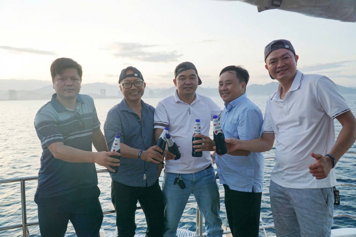 Say mê ngắm phố biển Nha Trang từ du thuyền Aman Solace