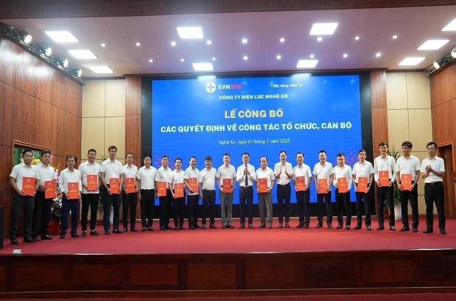 PC Nghệ An công bố quyết định công tác cán bộ và thành lập các Đội Quản lý Điện lực khu vực