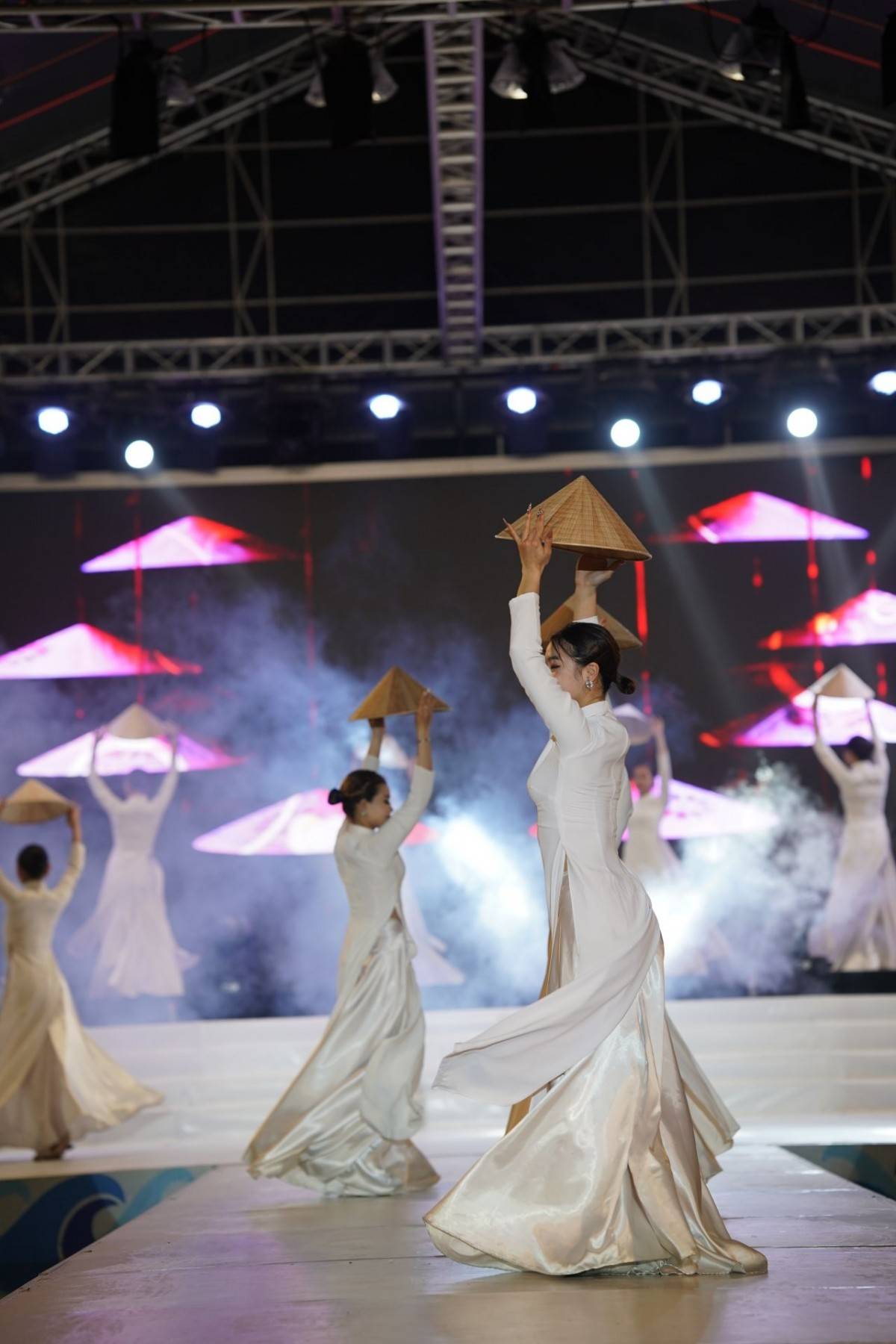 Chương trình nghệ thuật đặc sắc “The Stage - Alma Show”: Sự giao thoa mãn nhãn giữa văn hóa Việt - Hàn