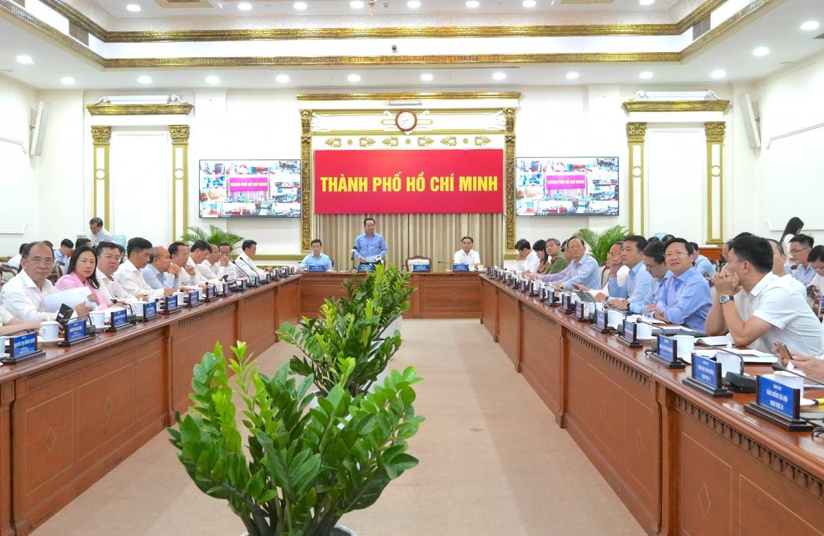 Toàn cảnh cuộc họp đầu tiên của UBND TP.HCM mới về tình hình kinh tế - xã hội. Ảnh: HÀ THƯ