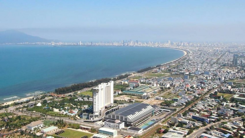 Theo quy hoạch, Đà Nẵng tiếp tục được xác định là đô thị trực thuộc Trung ương, trung tâm kinh tế – xã hội lớn của khu vực và đầu mối giao thông chiến lược của miền Trung.