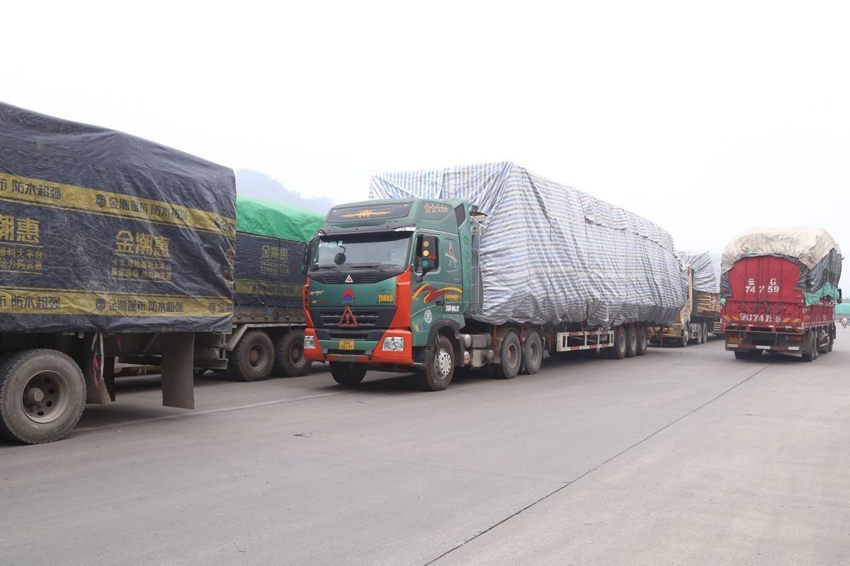 Hơn 570 doanh nghiệp tham gia xuất - nhập khẩu qua Cửa khẩu Lào Cai