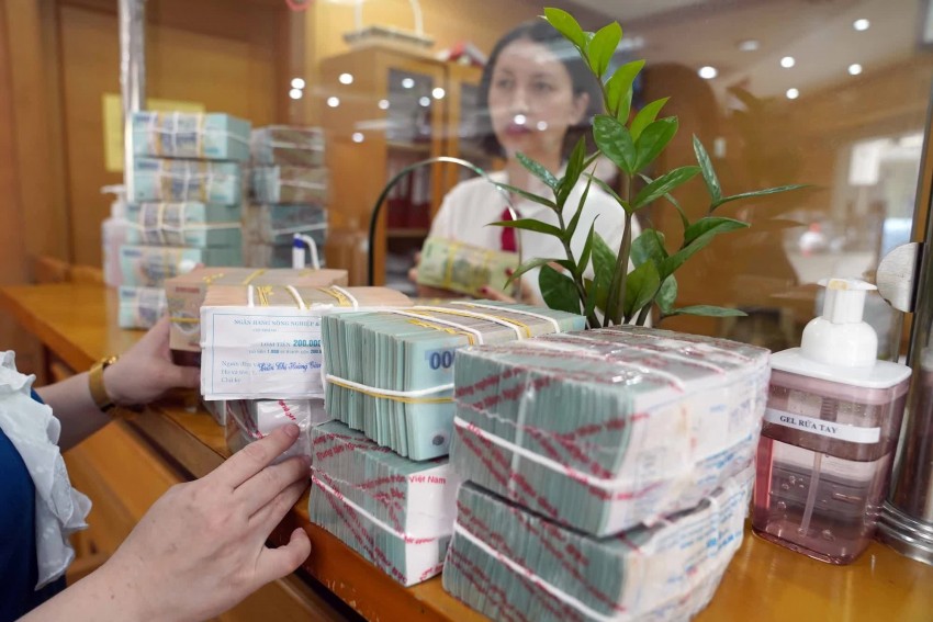 Ngân hàng Nhà nước bơm ròng gần 9.500 tỷ đồng, lãi suất hạ nhiệt