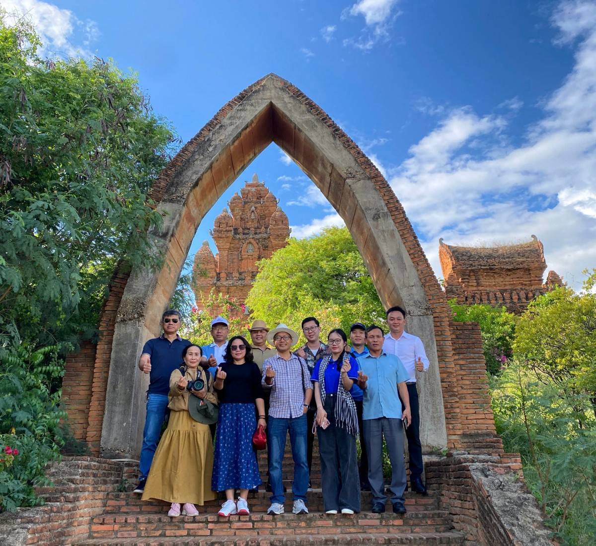 Vũ khúc Chăm pa hòa cùng giai điệu biển cả