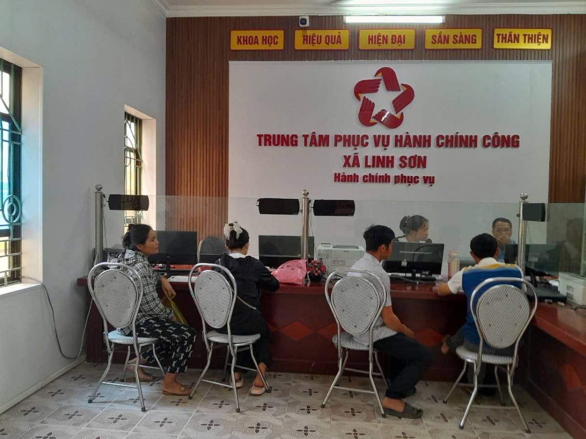 Những ngày làm việc đầu tiên đi vào vận hành chính thức tại UBND xã miền núi Linh Sơn (Thanh Hóa)