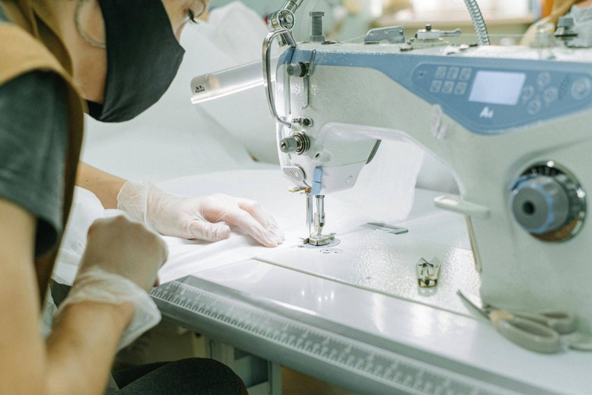 Các doanh nghiệp lớn trong ngành dệt may và giày dép có thể chịu được mức thuế cao hơn, nhưng khối doanh nghiệp vừa và nhỏ sẽ gặp rủi ro lớn hơn về lợi nhuận và ổn định xuất khẩu.