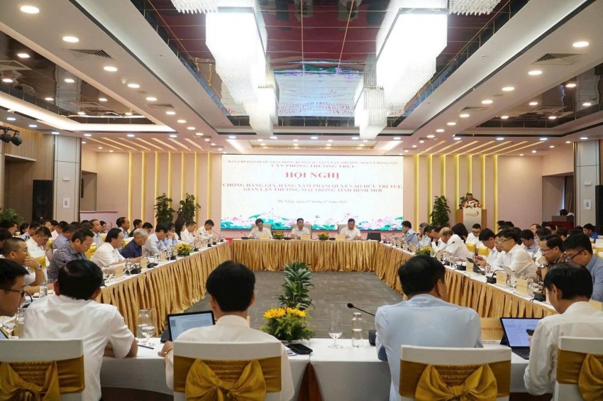Toàn cảnh Hội nghị “Chống hàng giả, hàng xâm phạm quyền sở hữu trí tuệ, gian lận thương mại trong tình hình mới” Toàn cảnh Hội nghị “Chống hàng giả, hàng xâm phạm quyền sở hữu trí tuệ, gian lận thương mại trong tình hình mới”