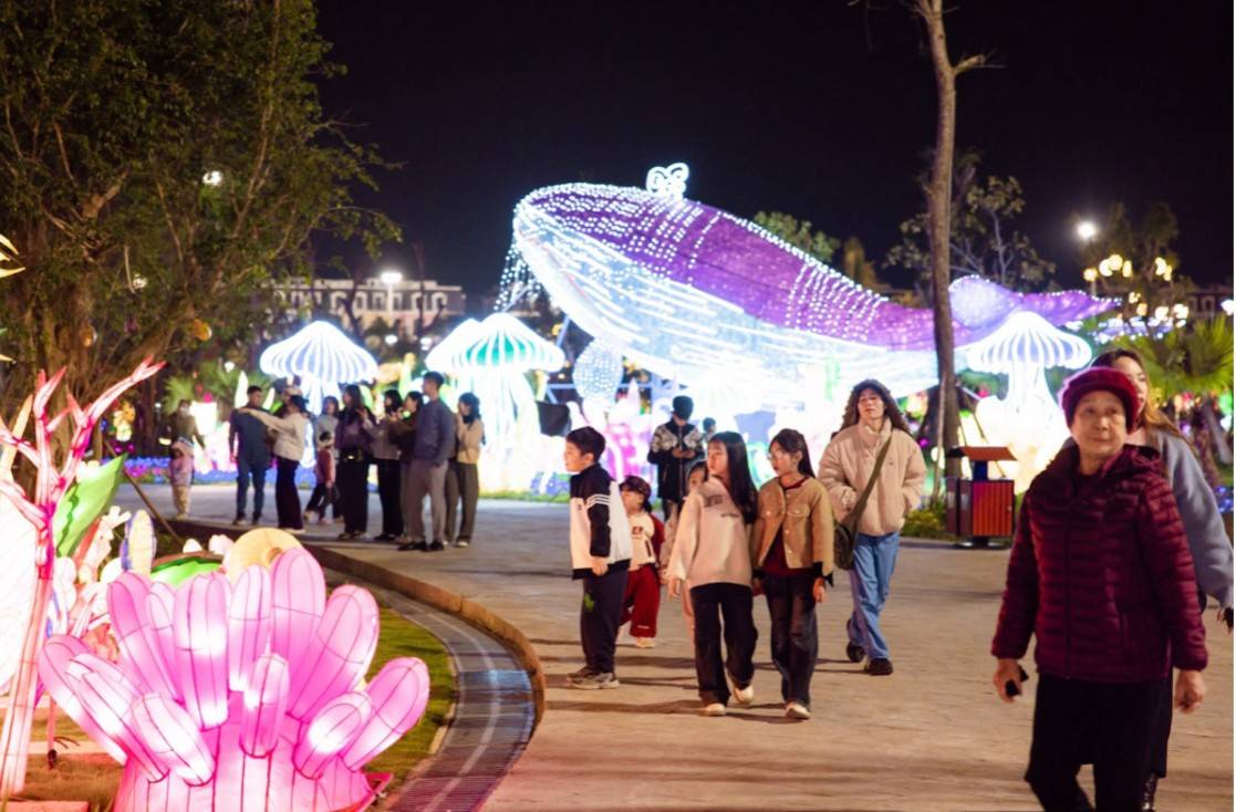Du khách lựa chọn Đồ Sơn như một điểm đến quanh năm với nhiều trải nghiệm hấp dẫn Du khách lựa chọn Đồ Sơn như một điểm đến quanh năm với nhiều trải nghiệm hấp dẫn